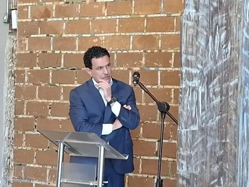 Lucas Kallas destaca a importância da mineração sustentável para o desenvolvimento econômico