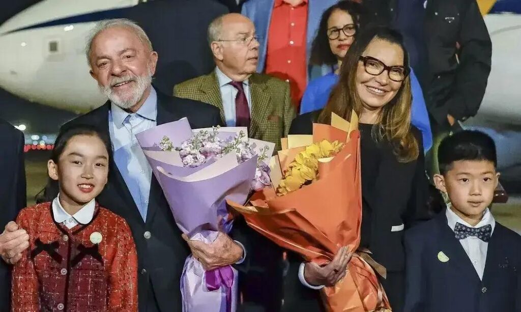 Lula inicia visita a Pequim com reuniões com empresários chineses