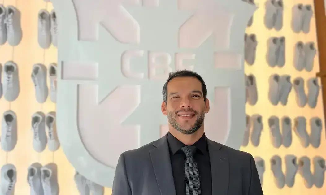 Samir Xaud oficializa candidatura à presidência da CBF e pode ser único na disputa
