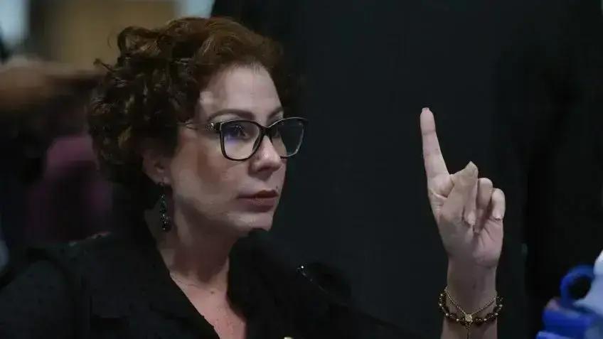 STF condena Carla Zambelli a 10 anos de prisão por invasão digital
