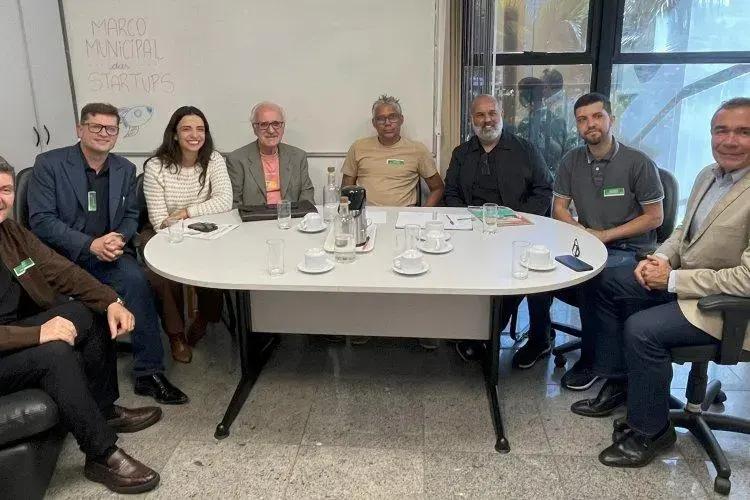 Vereadora Marcela Trópia recebe Sindijori e reforça apoio à imprensa regional