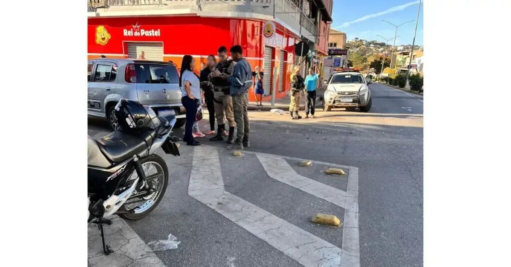 Acidente envolvendo carro e moto mobiliza Polícia Militar em Itabira