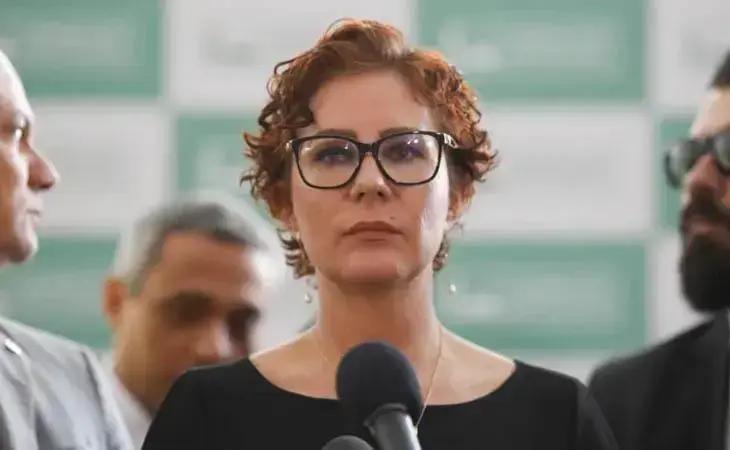 Alexandre de Moraes ordena prisão de Carla Zambelli, que foge para a Europa