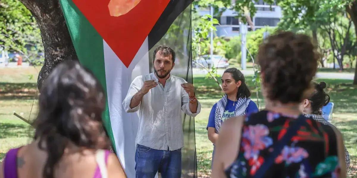 Ativista Thiago Ávila pode ser deportado de Israel após greve de fome