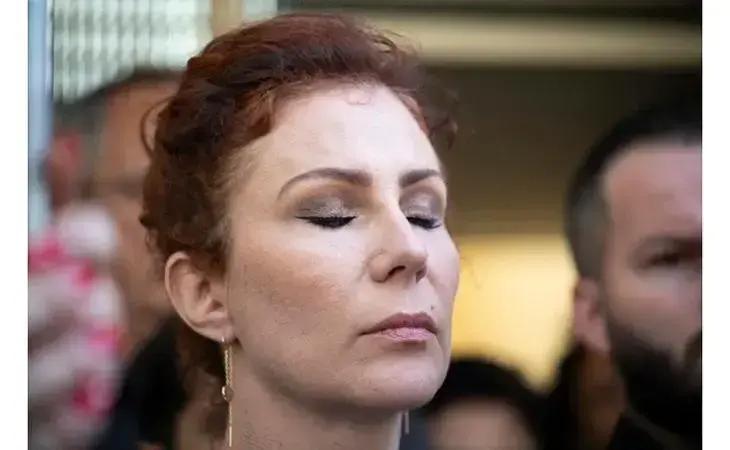 Carla Zambelli é condenada a multa de R$ 2 milhões e aguarda extradição