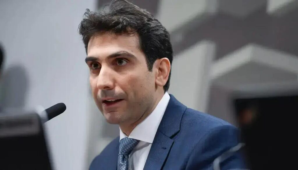 Conflito no Oriente Médio eleva preço do petróleo e pressiona economia brasileira