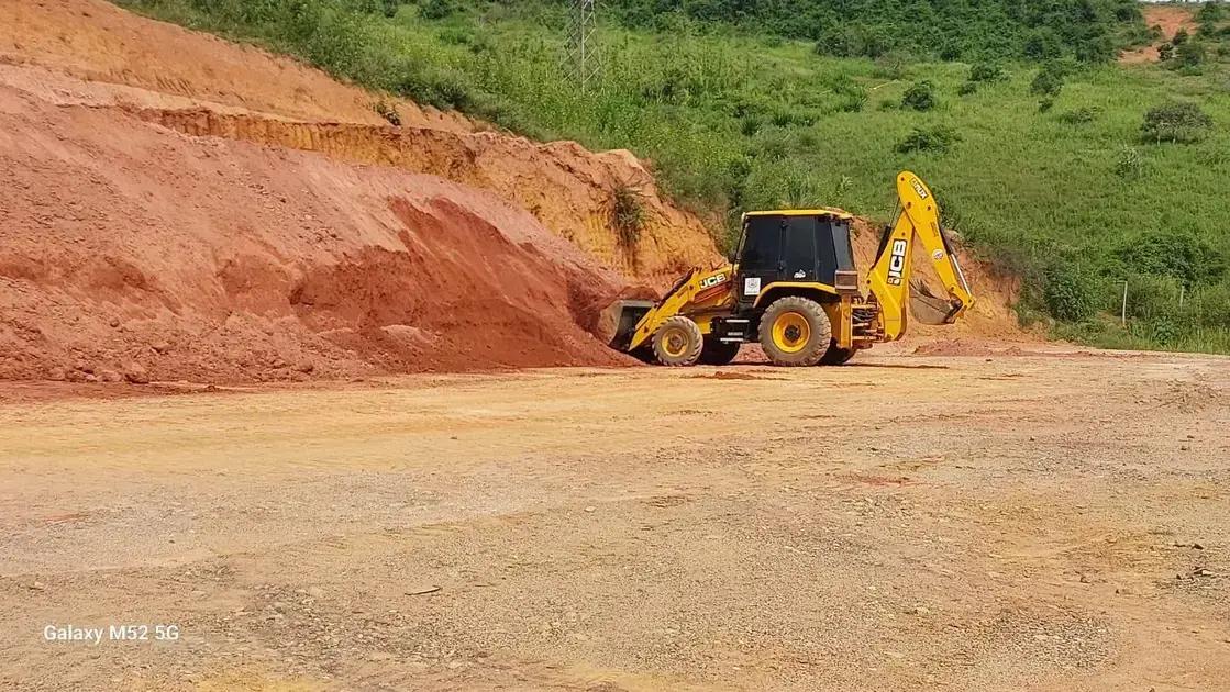 Curso de Retroescavadeira em Caratinga: Aprendizado e Segurança no Campo