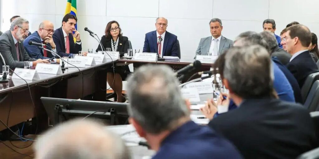 Governo federal busca negociações com os EUA e apoio do setor produtivo
