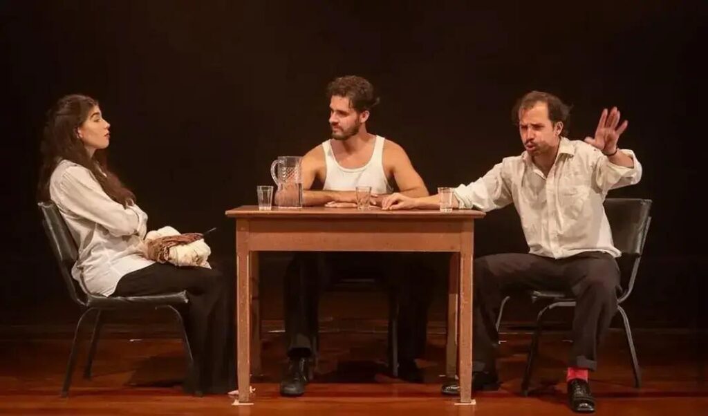 Hoje, Itabira recebe o espetáculo “O Mundo Está em Chamas” no Festival de Inverno