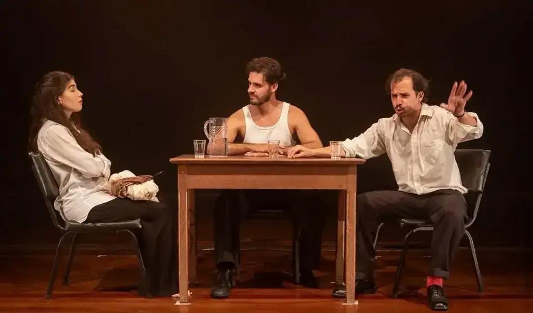 Hoje, Itabira recebe o espetáculo “O Mundo Está em Chamas” no Festival de Inverno