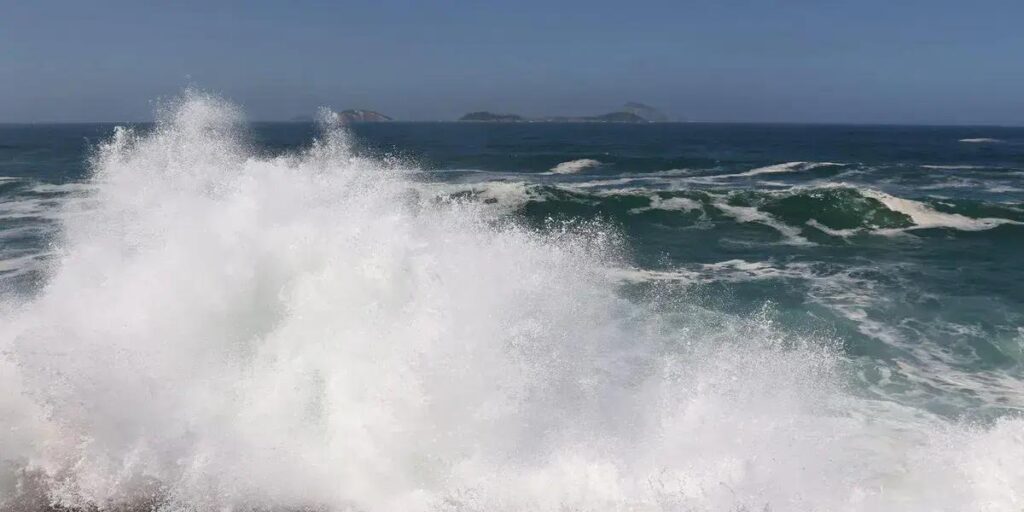 Marinha alerta sobre ondas fortes no Rio de Janeiro até quinta-feira