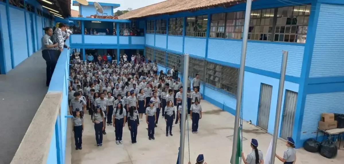 Minas Gerais suspende adesão ao modelo cívico-militar em escolas estaduais