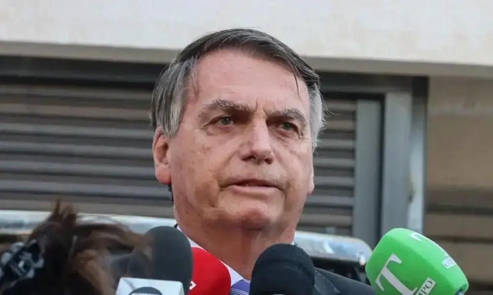 Polícia Federal inicia operação na casa de Bolsonaro com medidas restritivas