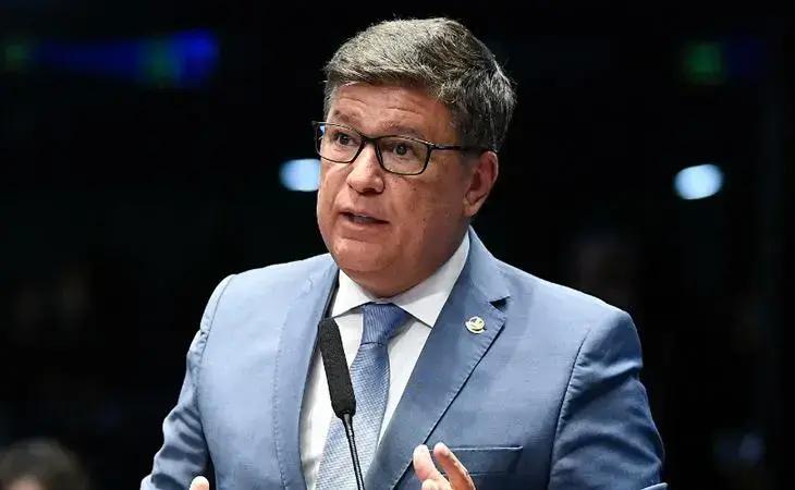 Senador Carlos Viana alerta sobre novas sanções dos EUA ao Brasil
