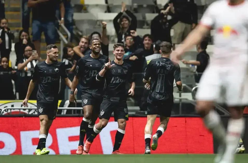 Atlético-MG vence Bragantino por 2 a 1 e encerra sequência negativa no Brasileirão