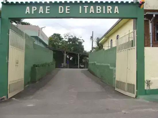 Bazar beneficente da APAE Itabira acontece nesta terça-feira com produtos variados