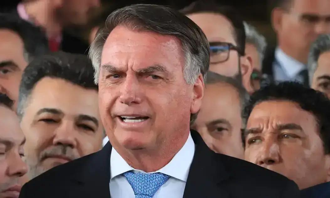Bolsonaro nega as informações sobre fuga e pede fim da prisão domiciliar