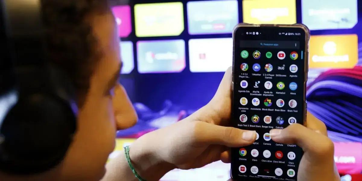 Câmara aprova projeto de lei para proteger crianças nas redes sociais