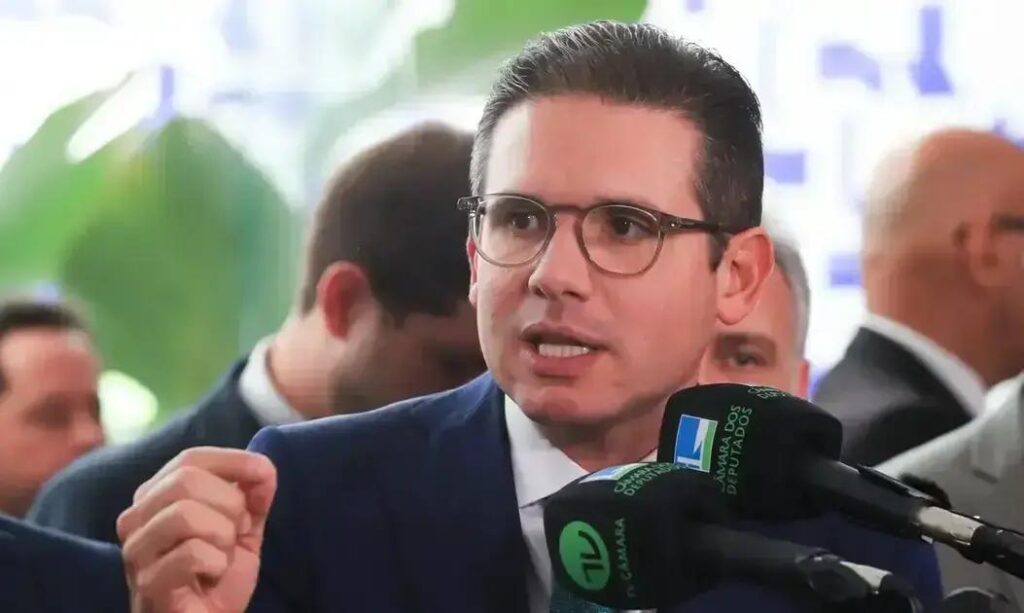 Hugo Motta solicita afastamento de 15 deputados após motim na Câmara