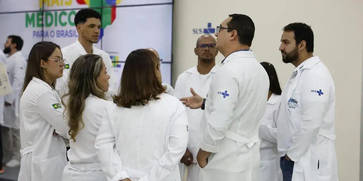 Mais Médicos: Início das Atividades para 1,5 mil Profissionais em Quase 1 mil Municípios