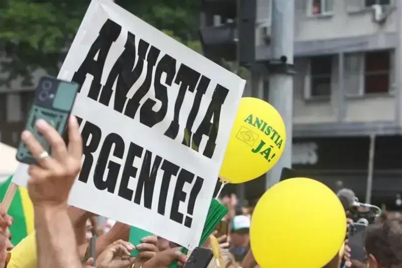 Milhares de manifestantes se reuniram em diversas cidades pedindo anistia neste domingo
