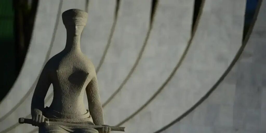 Ministro Moraes solicita extradição de ex-assessor do TSE por vazamentos