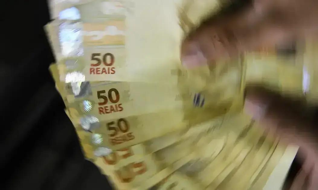 Relatório Focus reduz estimativas do IPCA, mas inflação ainda supera meta