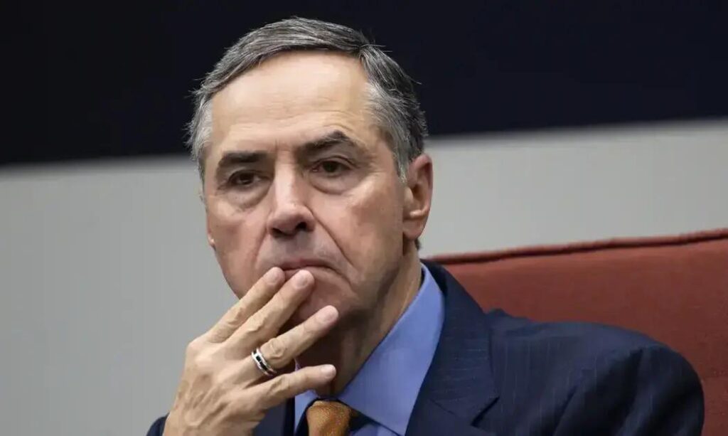 Roberto Barroso enfrenta crise no STF e considera deixar a Corte