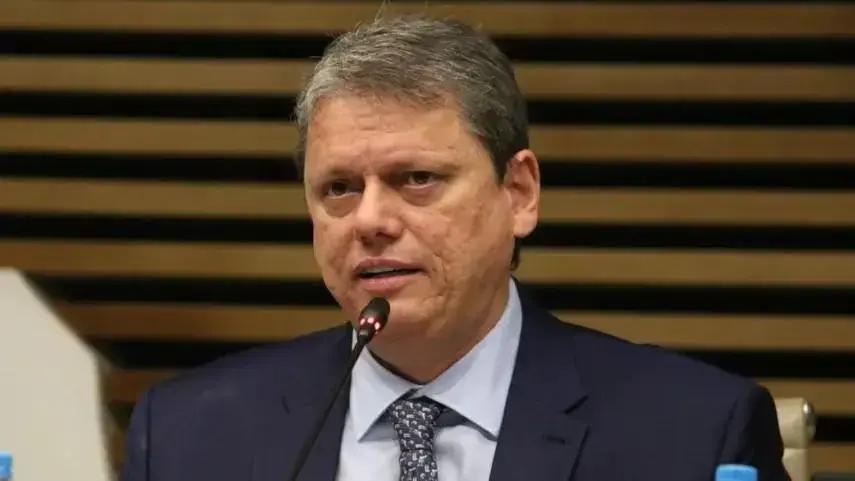 Tarcísio se distancia do radicalismo e se posiciona para 2026
