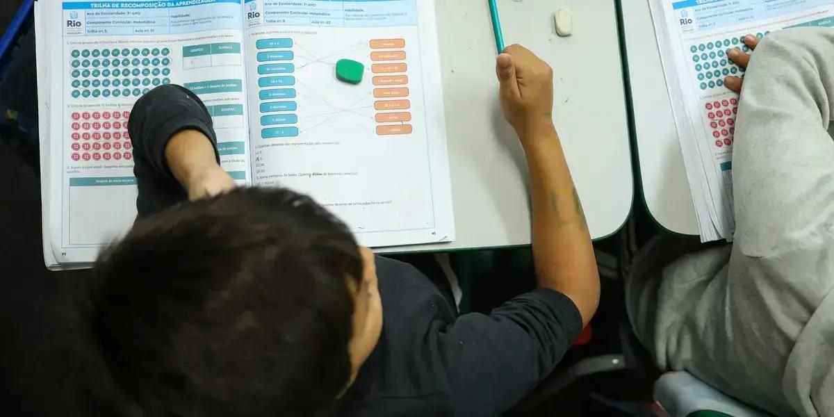 Taxa de desemprego no Brasil atinge mínimo histórico com vagas em educação