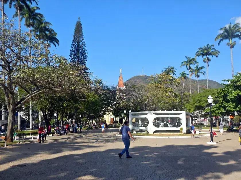 1ª Feirarte de Caratinga: Celebração da Arte e Cultura na Praça Cesário Alvim