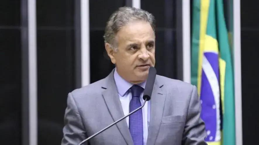 Aécio Neves critica PEC da Blindagem em alerta ao parlamento