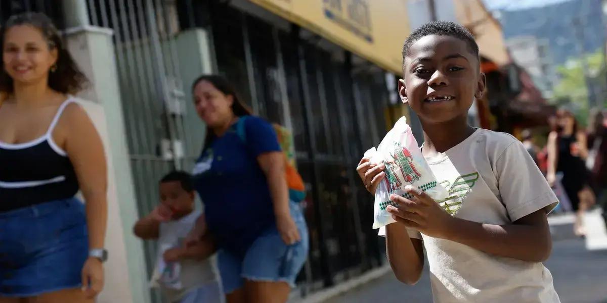 Alegria e devoção marcam a celebração de Cosme e Damião no Andaraí