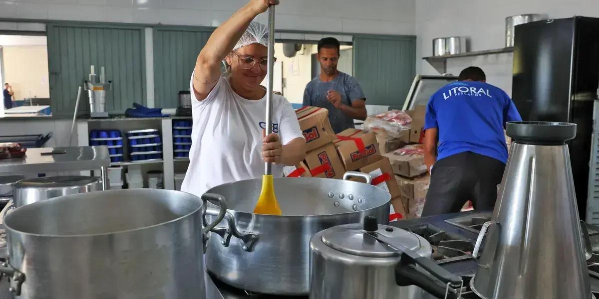 Investimento global em merenda escolar dobra, beneficiando 80 milhões a mais