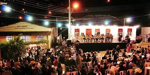 Ipoema celebra tradição com Roda de Viola e ritual do fogo