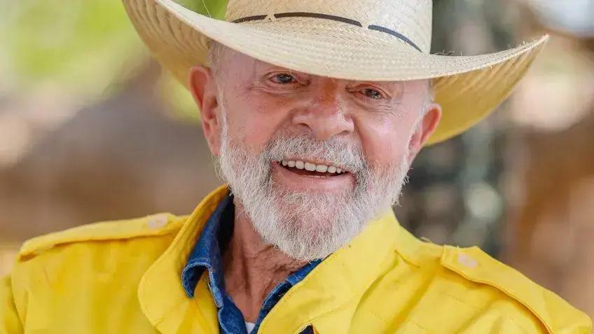 Lula acompanha trabalho de apicultor e gera repercussão nas redes sociais