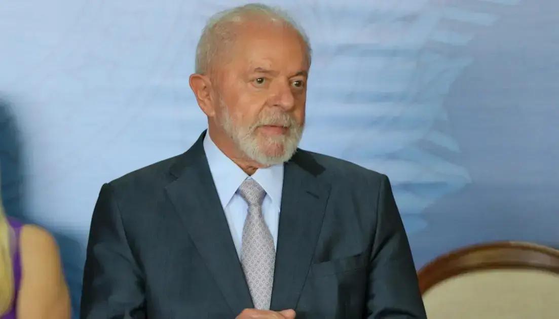 Lula compartilha imagens de manifestações contra a PEC da Anistia dos EUA