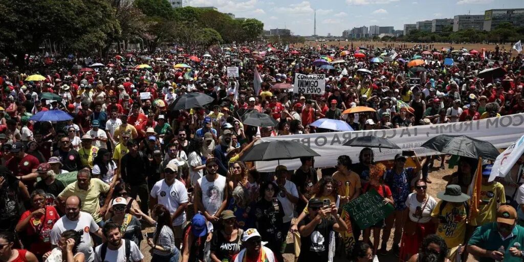 Milhares de manifestantes em Brasília rejeitam anistia a golpistas e PEC da Blindagem
