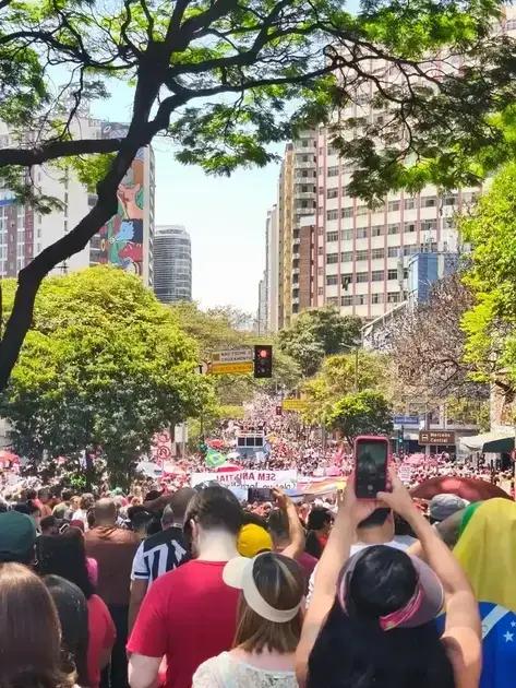Protestos em Belo Horizonte reúnem 50 mil contra anistia e PEC da Blindagem