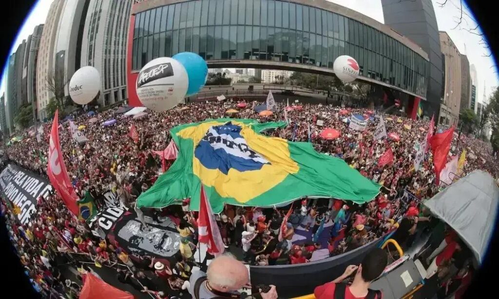 Protestos em todo o Brasil contra PEC da Blindagem e anistia a golpistas