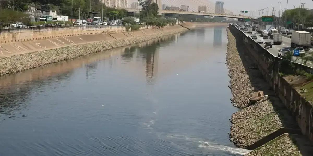 Rio Tietê enfrenta desafios em sua qualidade, mesmo com redução da poluição