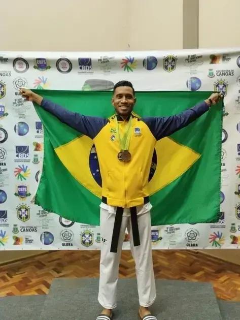 Samuel Dreyfus busca apoio para representar o Brasil na Surdolimpíada em Tóquio