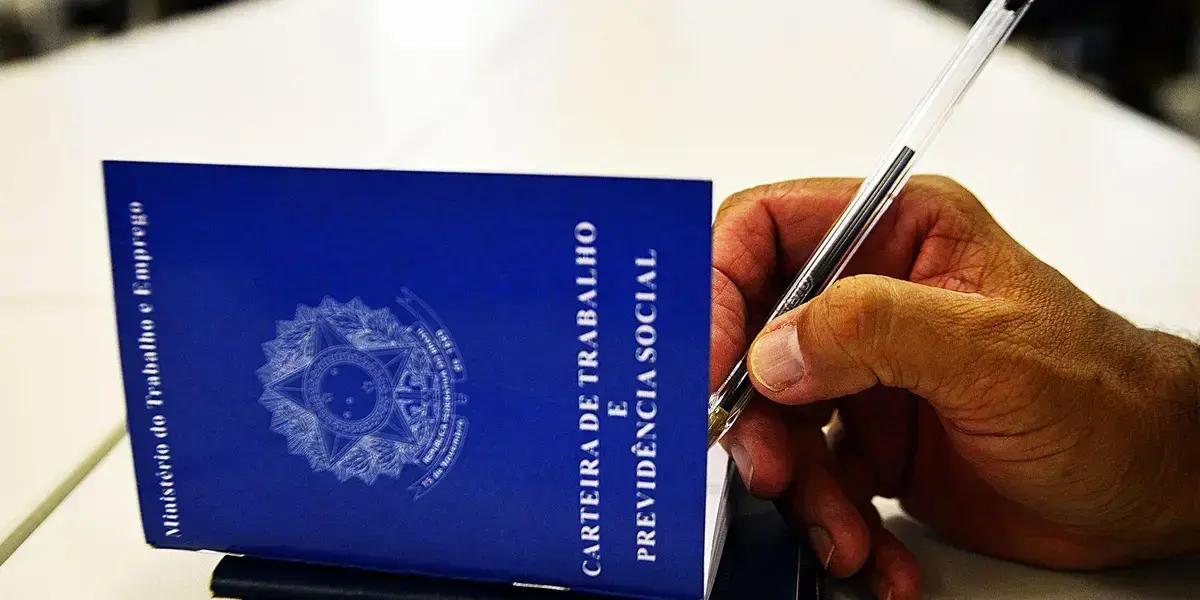 Taxa de desemprego atinge 5,6% em agosto, igualando mínima histórica