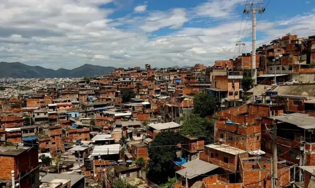 Governo brasileiro antecipa inclusão de CEP para mais de 12 mil favelas