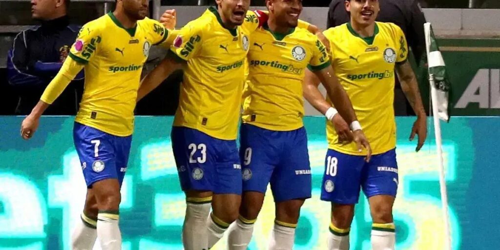 Palmeiras vence Bragantino por 5 a 1 e se mantém na liderança do Brasileiro