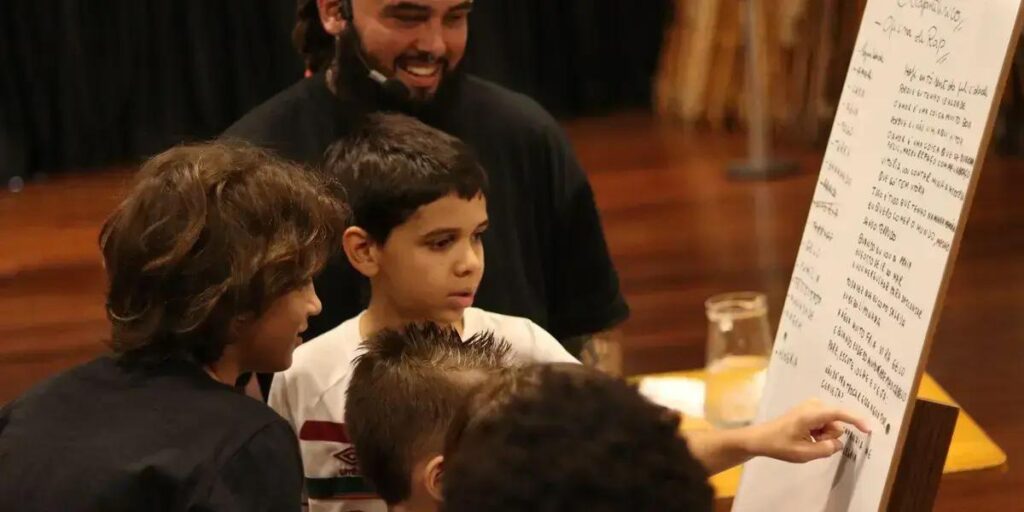 Projeto Poéticas na Escola leva Slam a jovens do Rio de Janeiro