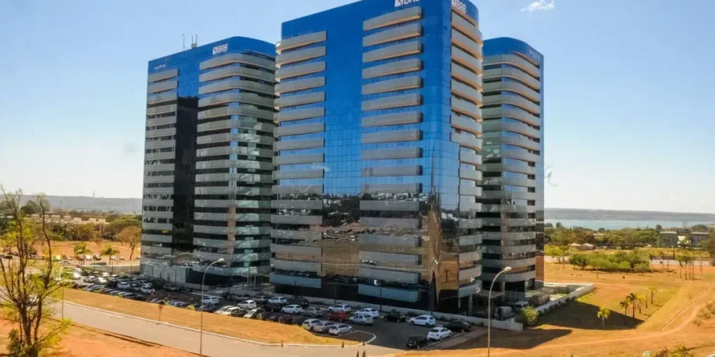 Banco de Brasília se pronuncia sobre bloqueio após operação da PF