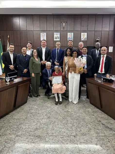 Dona Irene é homenageada com Diploma Centenários na Câmara de Monlevade