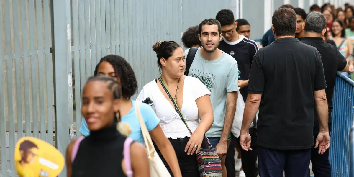 Enem 2025: Aproximadamente 70% dos Inscritos Comparecem ao Exame