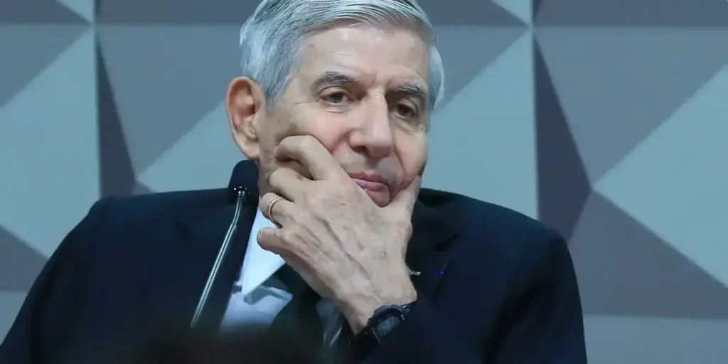 Moraes exige comprovação do estado de saúde de Augusto Heleno para decisão Moraes exige comprovação do estado de saúde de Augusto Heleno para decisão